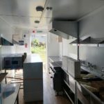 Вагон-дом кухня-столовая с тёплым переходом с техникой и мебелью